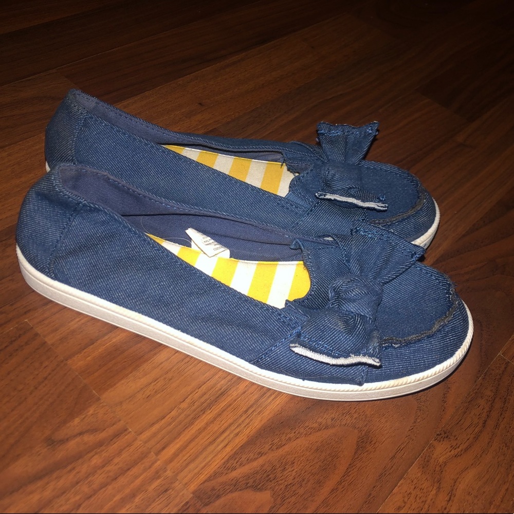 TIME AND TRU WOMENS DENIM SLIP ON SHOE